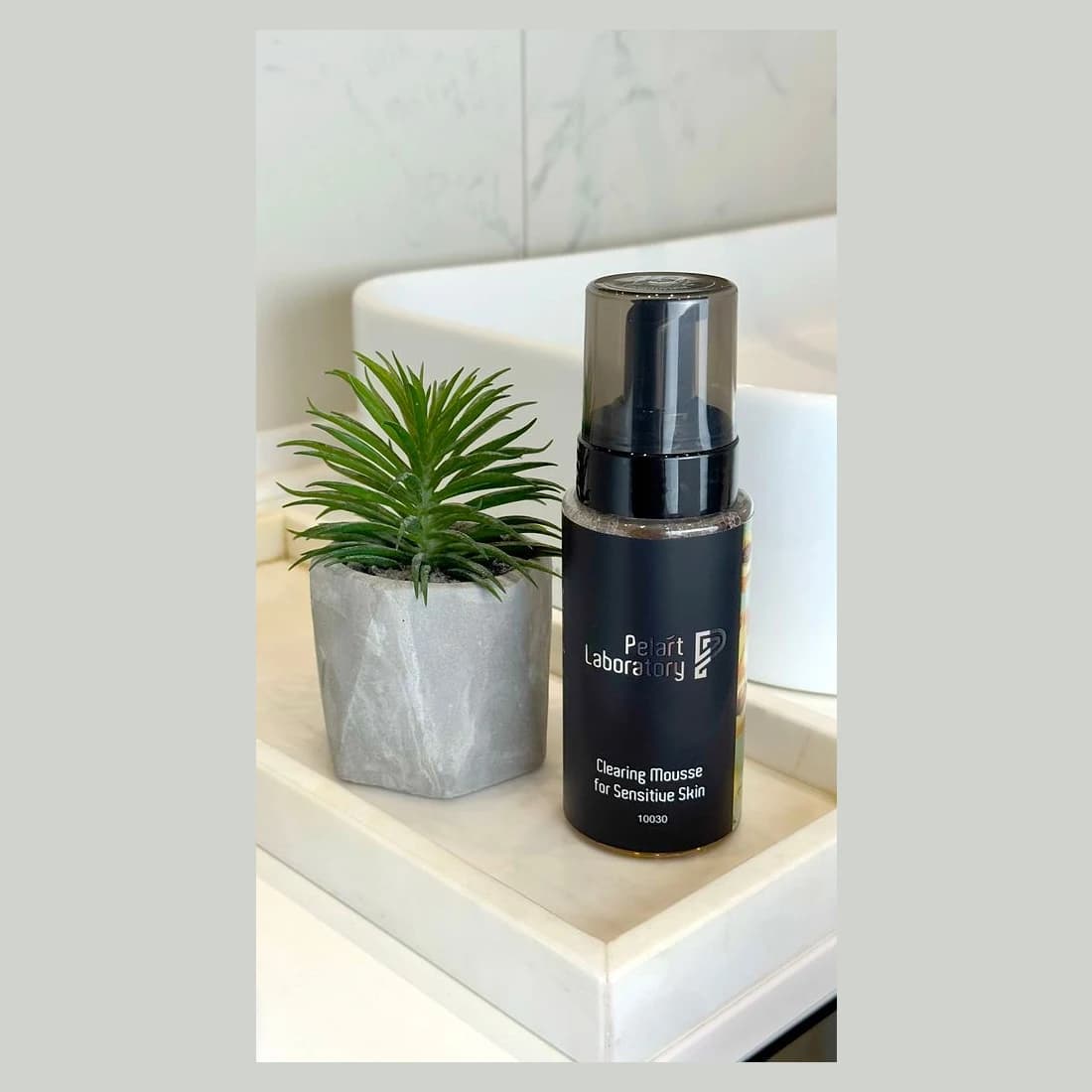 Clearing mousse for sensitive skin