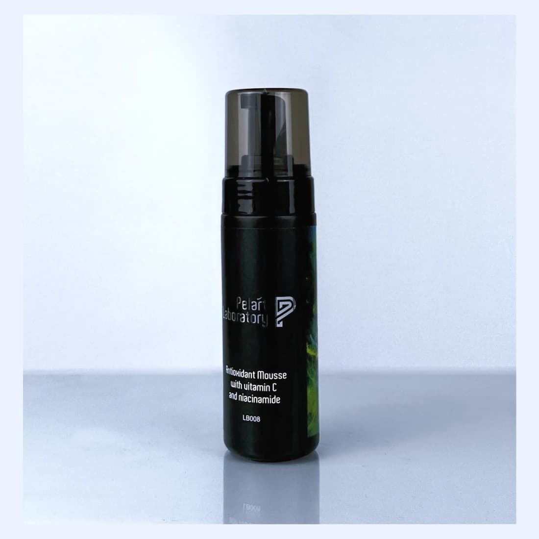 Antioxidant mousse with vitamin c and niacinamide